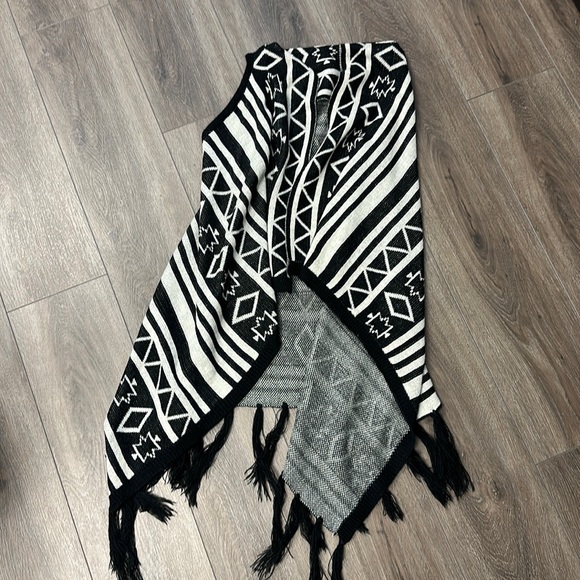 Libbey Sweaters - 🌿10 / $10🌿Sweater Vest